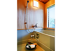 浴室（檜板重ね張り、シャワー水栓金具交換、換気扇交換）